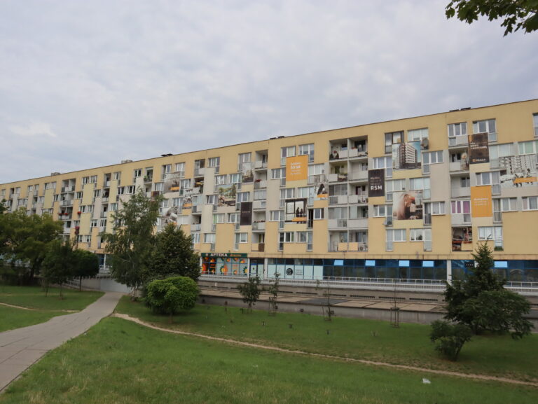 Jamnik – najdłuższy blok Warszawy – postawiony pionowo, byłby wyższy od Pałacu Kultury dwukrotnie!