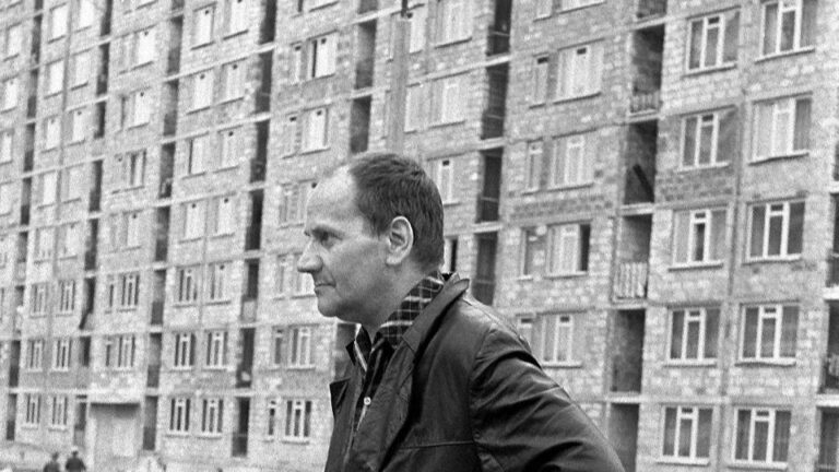 Ja wywindowany na dziewiąte – liryczna strona blokowiska Mirona Białoszewskiego