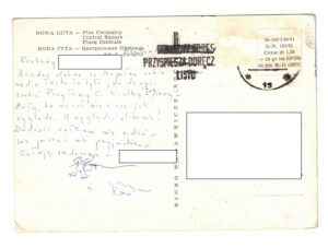 Pocztówka z roku 1961 r. to prawdziwa perełka, przedstawiająca plac Centralny w Nowej Hucie - została wydana w kolorze, co stanowi cenne źródło. Widać na niej m.in. nieistniejący dzisiaj neon PKO.