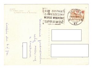 Pocztówka przedstawia znany i lubiany Dom Handlowy Jubilat w Krakowie. Data nadania pocztówki to 5 listopada 1973. Ciekawostkę stanowi pieczątka: "Czy zostałeś zamieszczony w spisie wyborców? SPRAWDŹ."